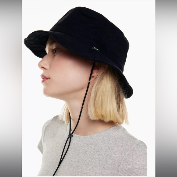Aritzia TNA Drawcord Bucket Hat - Picture 2 of 5